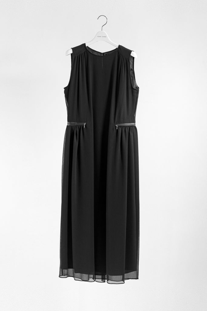 Gather pocket crape dress