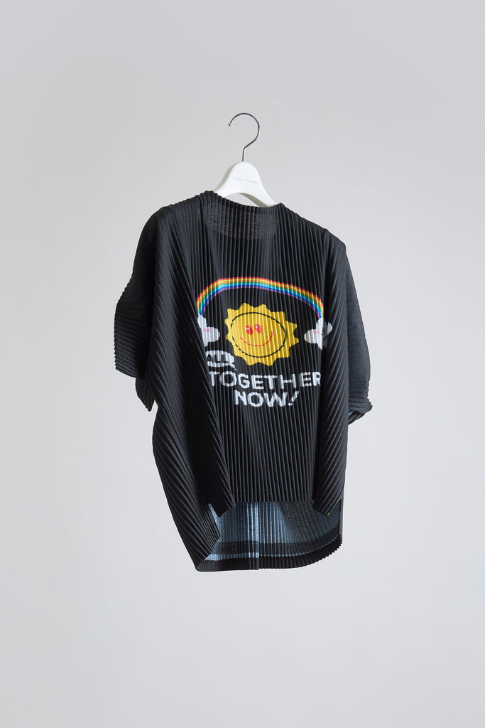 Graphic Pleats T-shirt (Large)