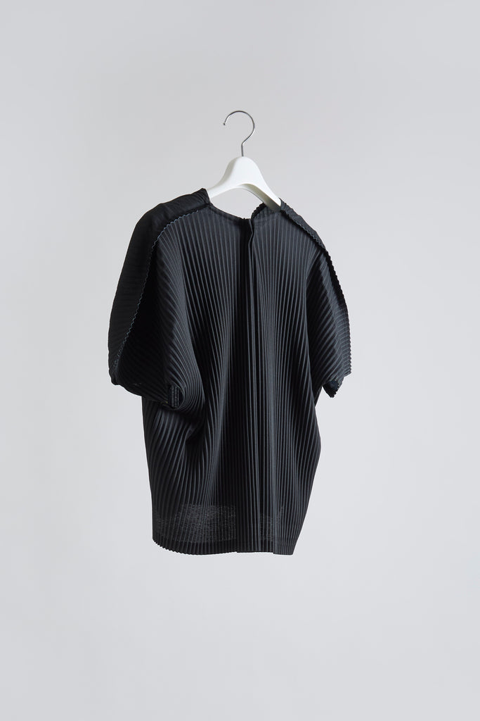 Graphic Pleats T-shirt (Large)